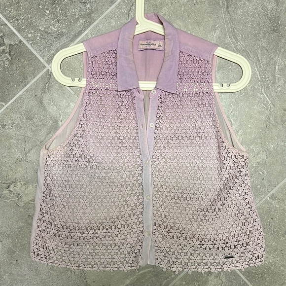 A&F Sleeveless Purple Floral Button Down - Picture 1 of 3